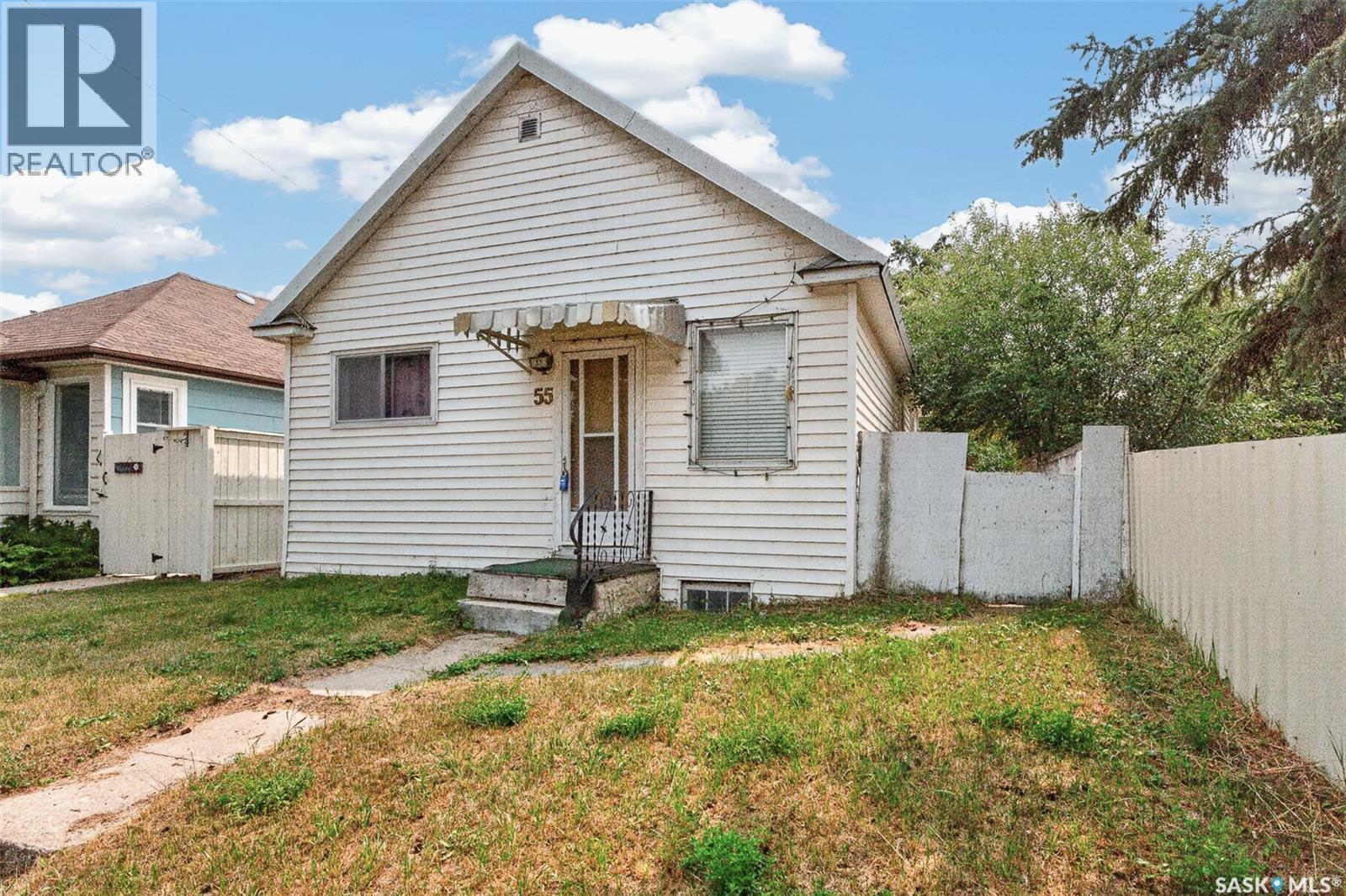 55 Iroquois Street W, Moose Jaw, Saskatchewan  S6H 5A4 - Photo 3 - SK045229