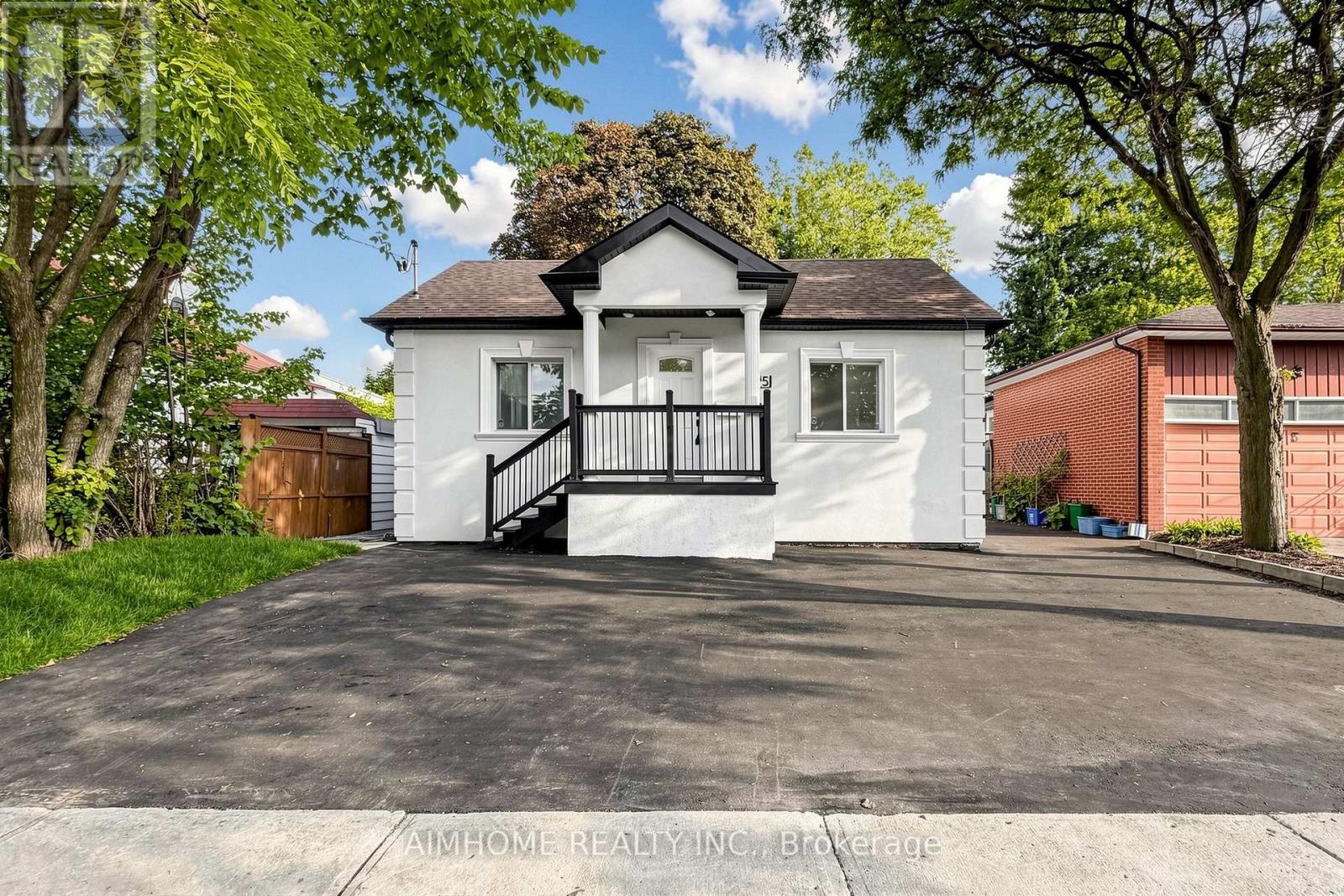 <div class="slider-price">$1,299,000</div><p>95 Steeles Avenue E, Toronto, Ontario</p>