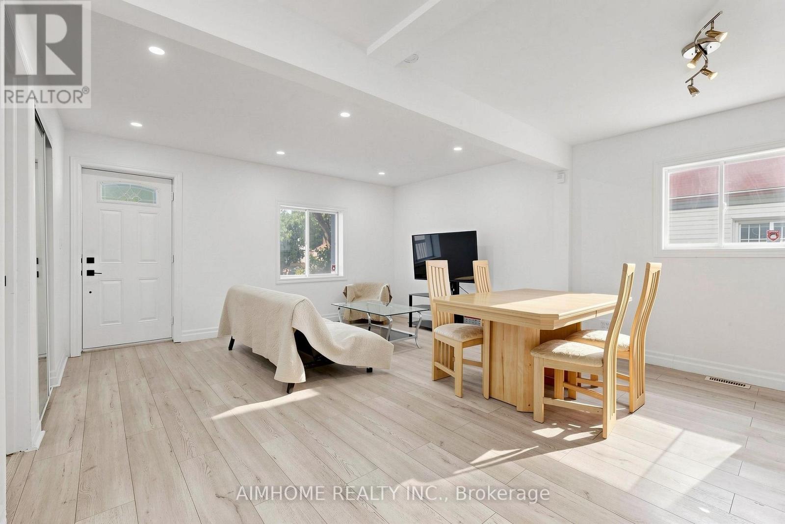 95 Steeles Avenue E, Toronto, Ontario  M2M 3Y4 - Photo 3 - C13665184