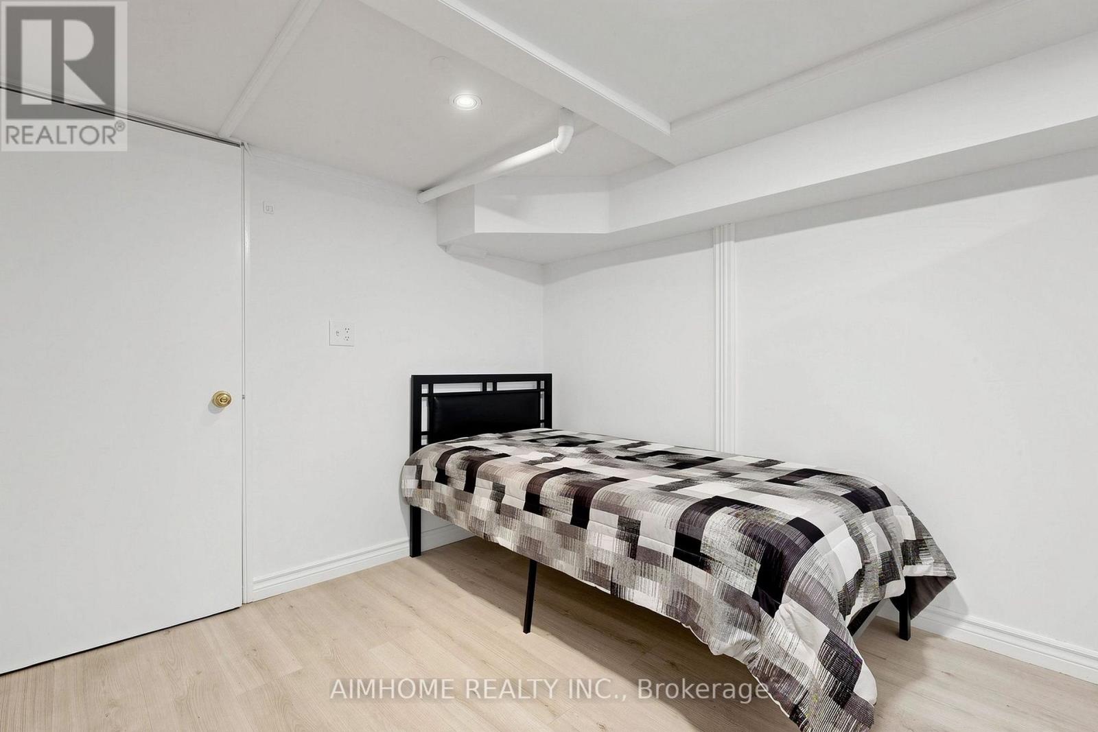 95 Steeles Avenue E, Toronto, Ontario  M2M 3Y4 - Photo 32 - C13665184