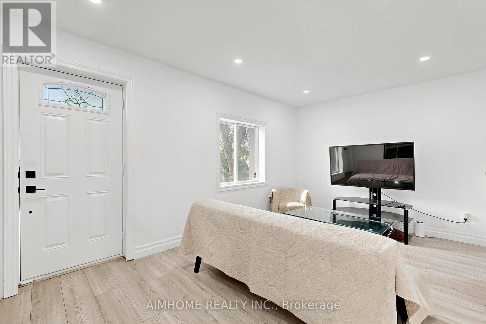 95 Steeles Avenue E, Toronto, Ontario  M2M 3Y4 - Photo 7 - C13665184