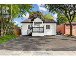 95 STEELES AVENUE E, Toronto, Ontario