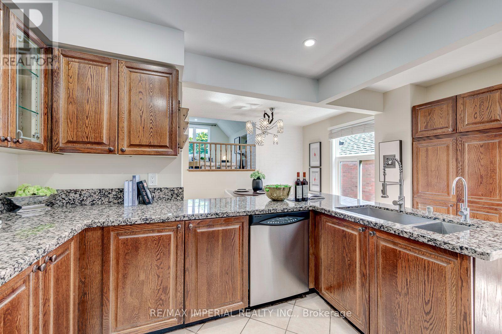 4303 Mayflower Drive, Mississauga, Ontario  L5R 1T7 - Photo 15 - W13665182
