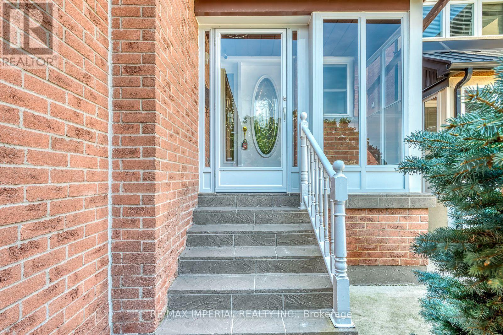 4303 Mayflower Drive, Mississauga, Ontario  L5R 1T7 - Photo 3 - W13665182