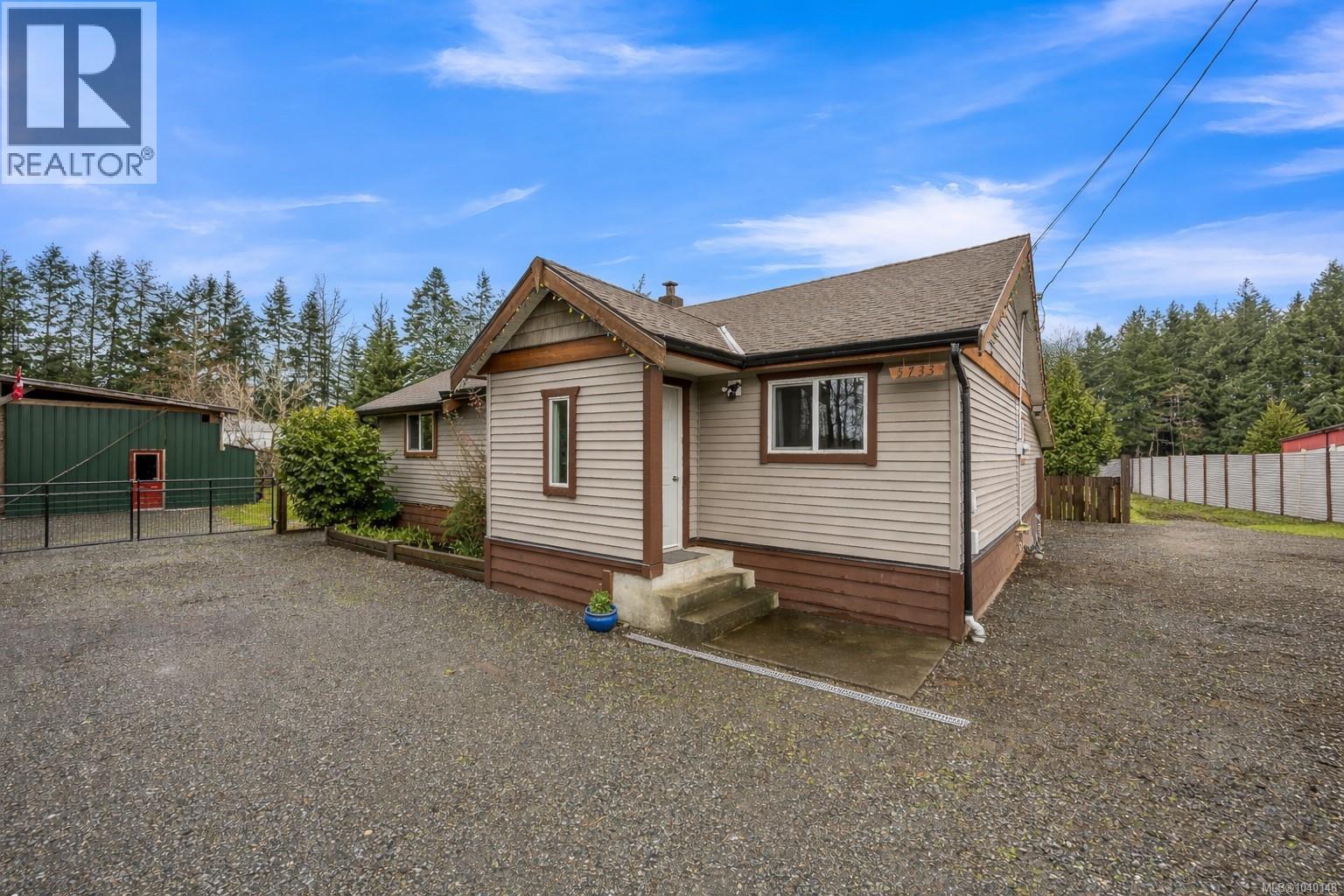 5733 Island Hwy N, Courtenay, British Columbia