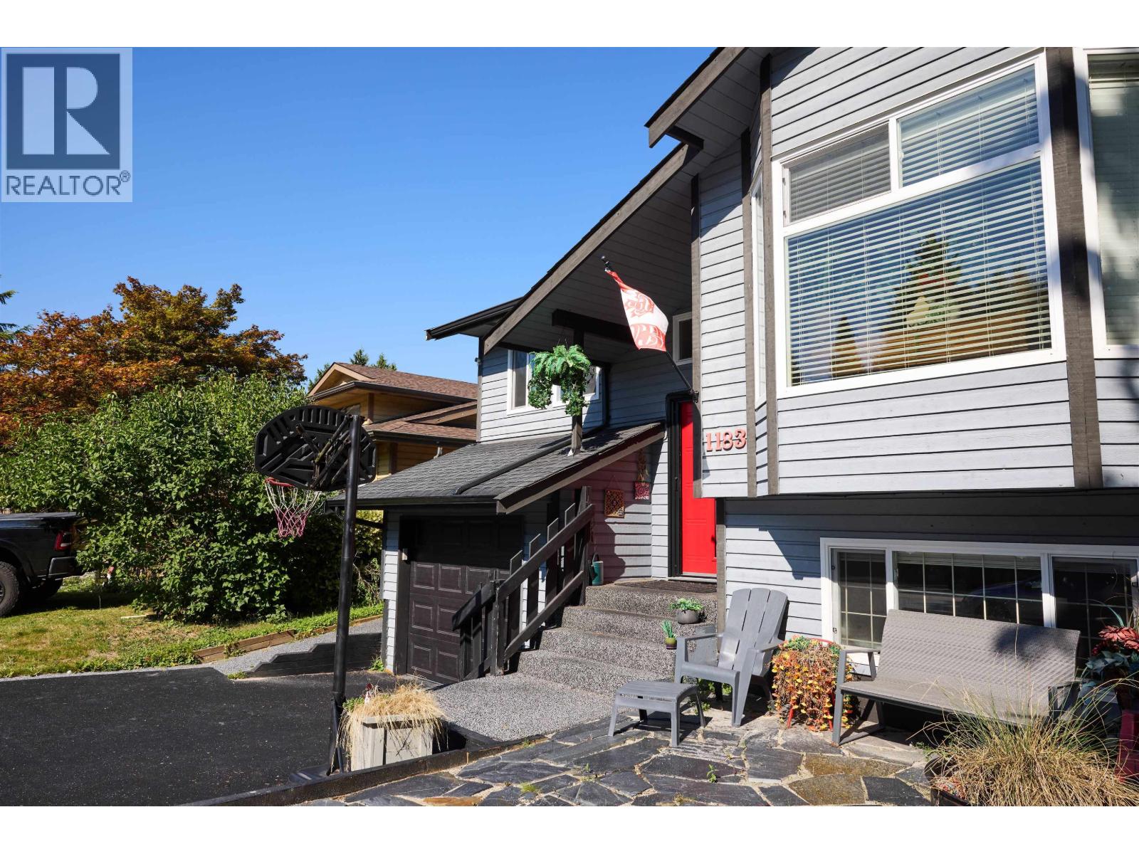 1183 Falcon Drive, Coquitlam, British Columbia  V3E 2C2 - Photo 3 - R3154511