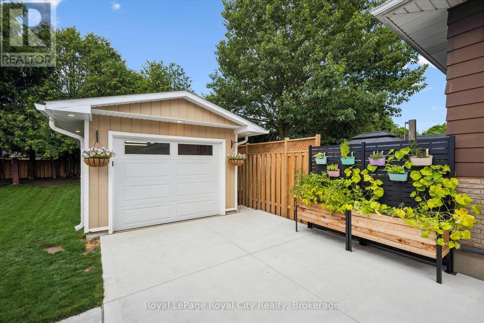 188 Country Club Drive, Guelph, Ontario  N1E 3L2 - Photo 33 - X13663566