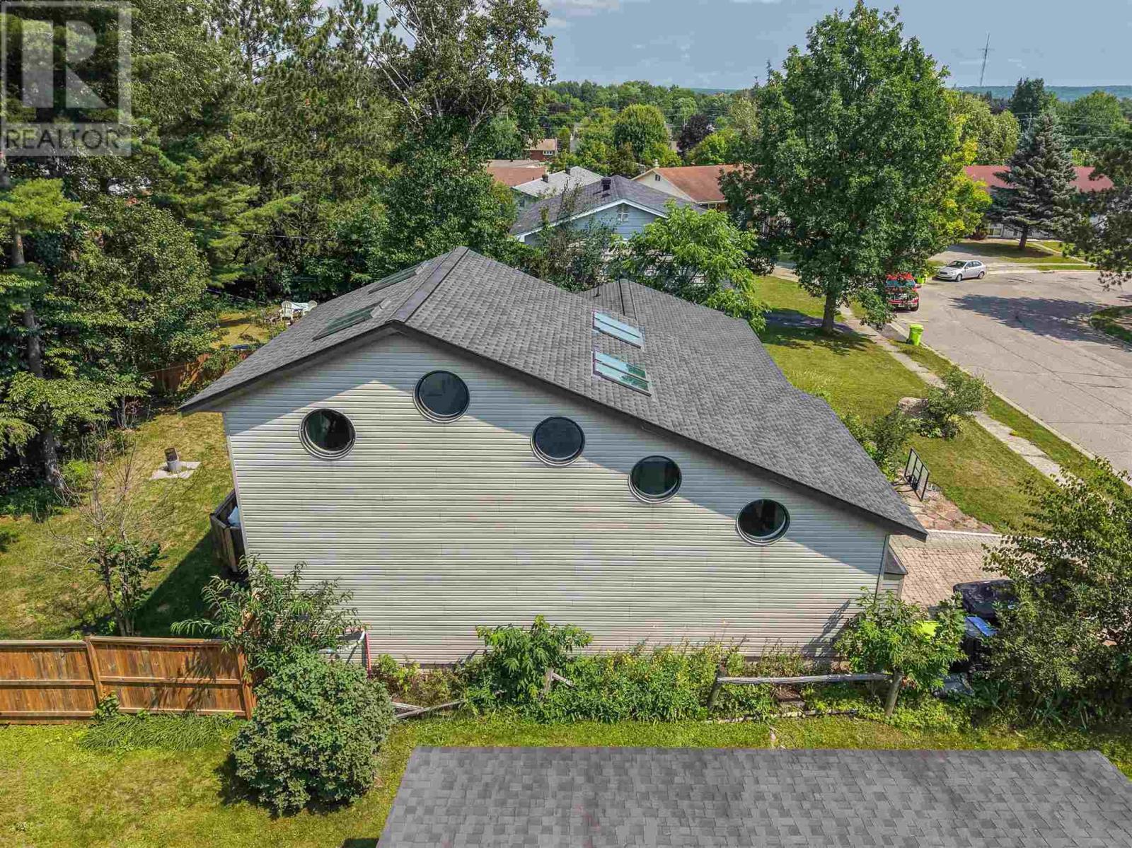 131 Meadow Park Cres, Sault Ste. Marie, Ontario  P6A 4H1 - Photo 4 - SM262074