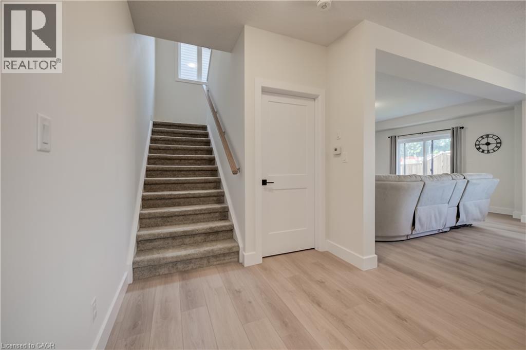 195 Otterbein Road, Kitchener, Ontario  N2B 0A8 - Photo 8 - 40853148