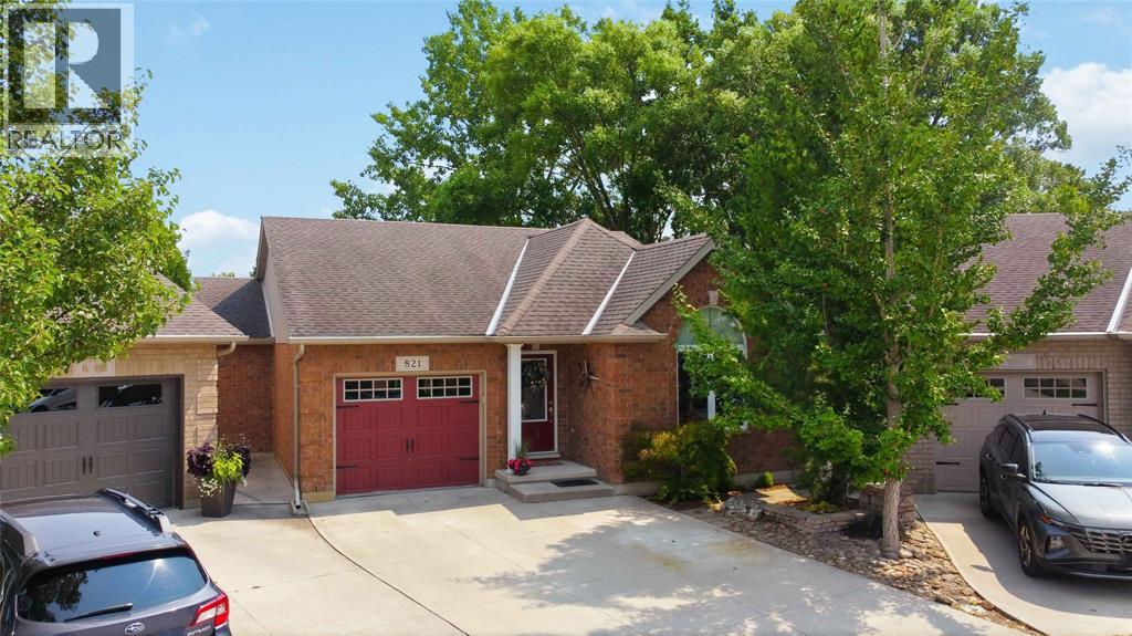 821 Carriage Way, Sarnia, Ontario  N7W 0A5 - Photo 1 - 26019497