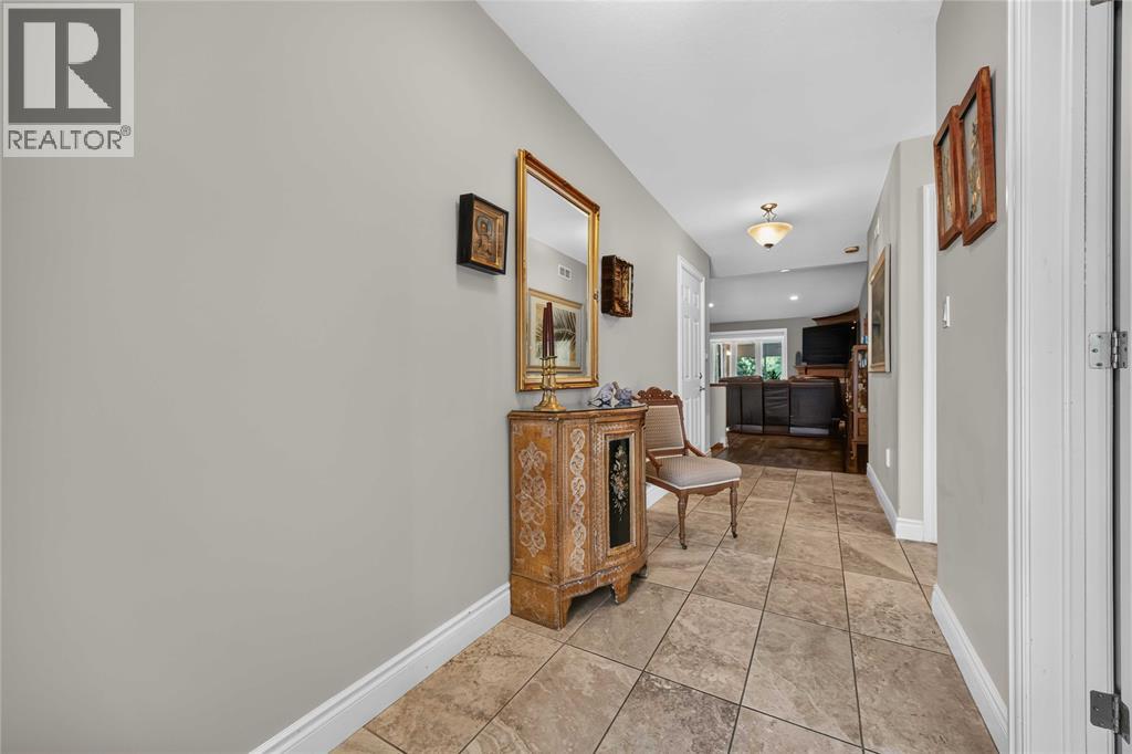 821 Carriage Way, Sarnia, Ontario  N7W 0A5 - Photo 4 - 26019497