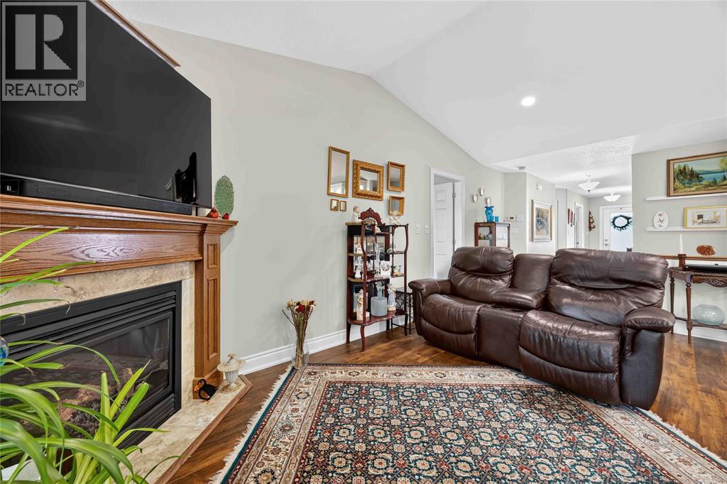 821 Carriage Way, Sarnia, Ontario  N7W 0A5 - Photo 6 - 26019497