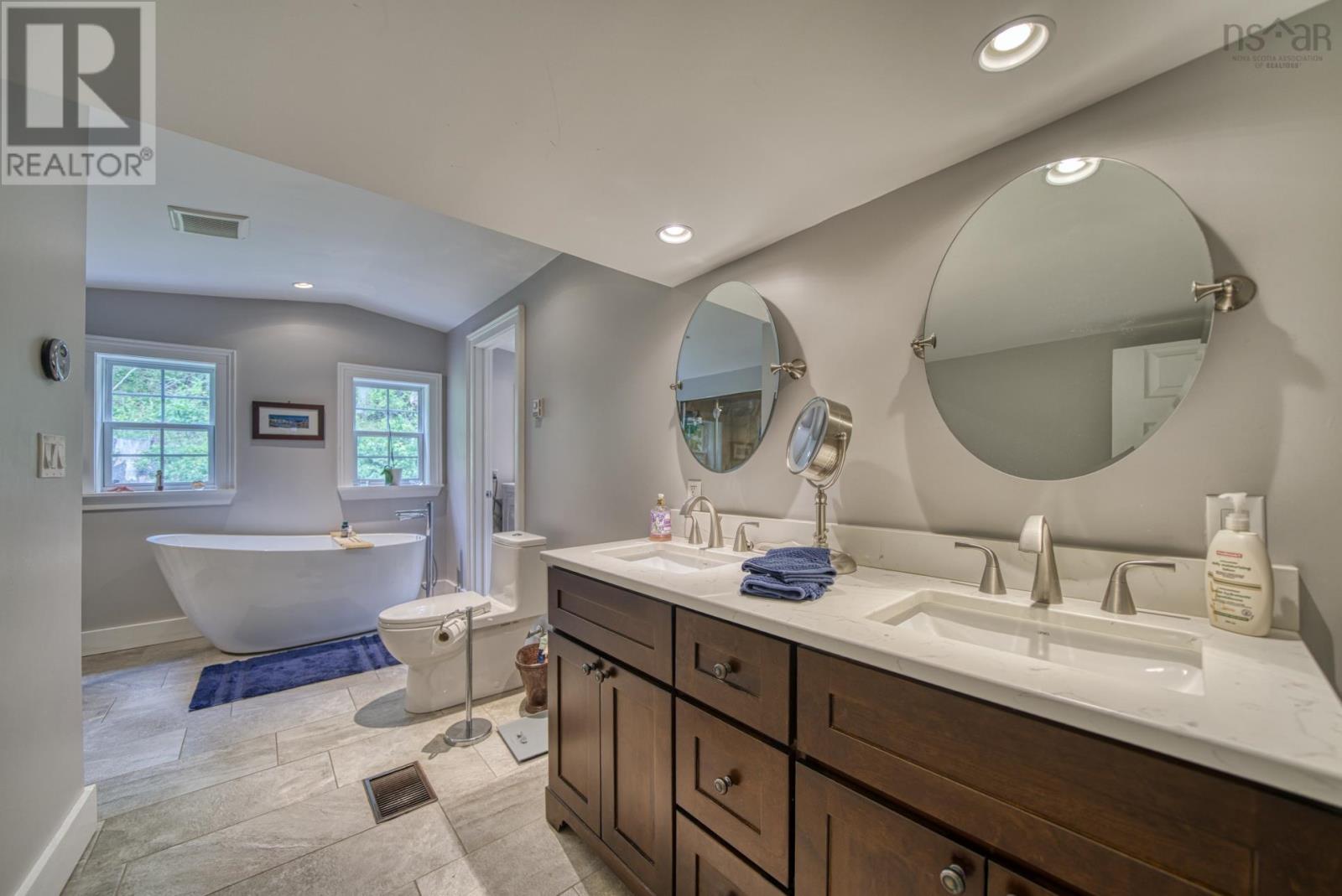 261 Edgewater Street, Mahone Bay, Nova Scotia  B0J 2E0 - Photo 24 - 202620321