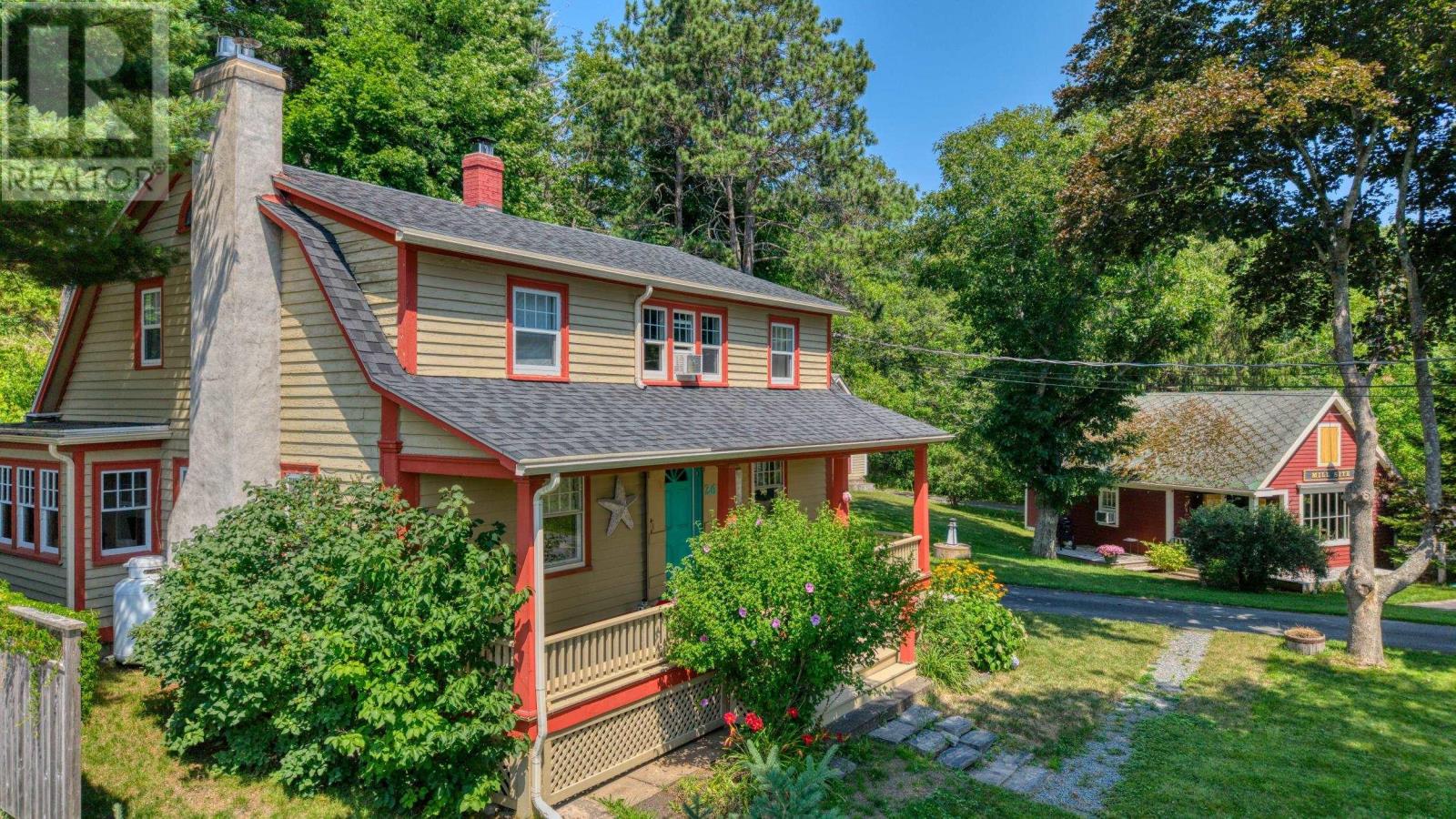 261 Edgewater Street, Mahone Bay, Nova Scotia  B0J 2E0 - Photo 3 - 202620321