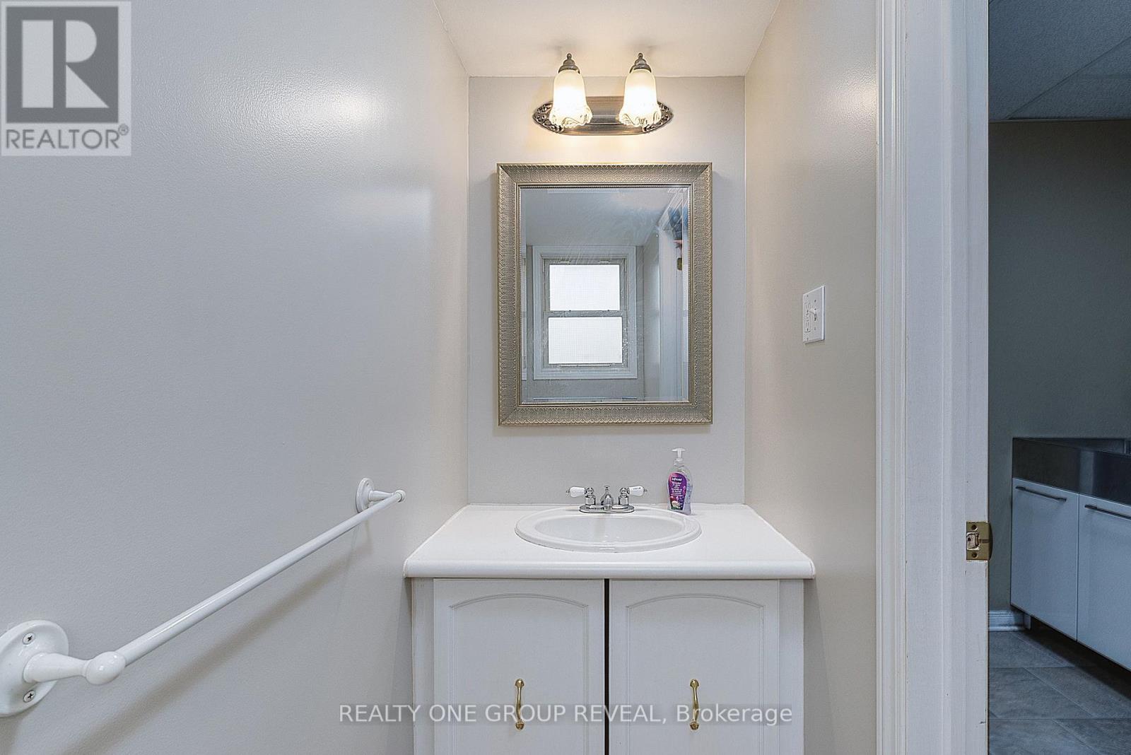326 Prince Of Wales Drive, Whitby, Ontario  L1N 6M9 - Photo 12 - E13665302