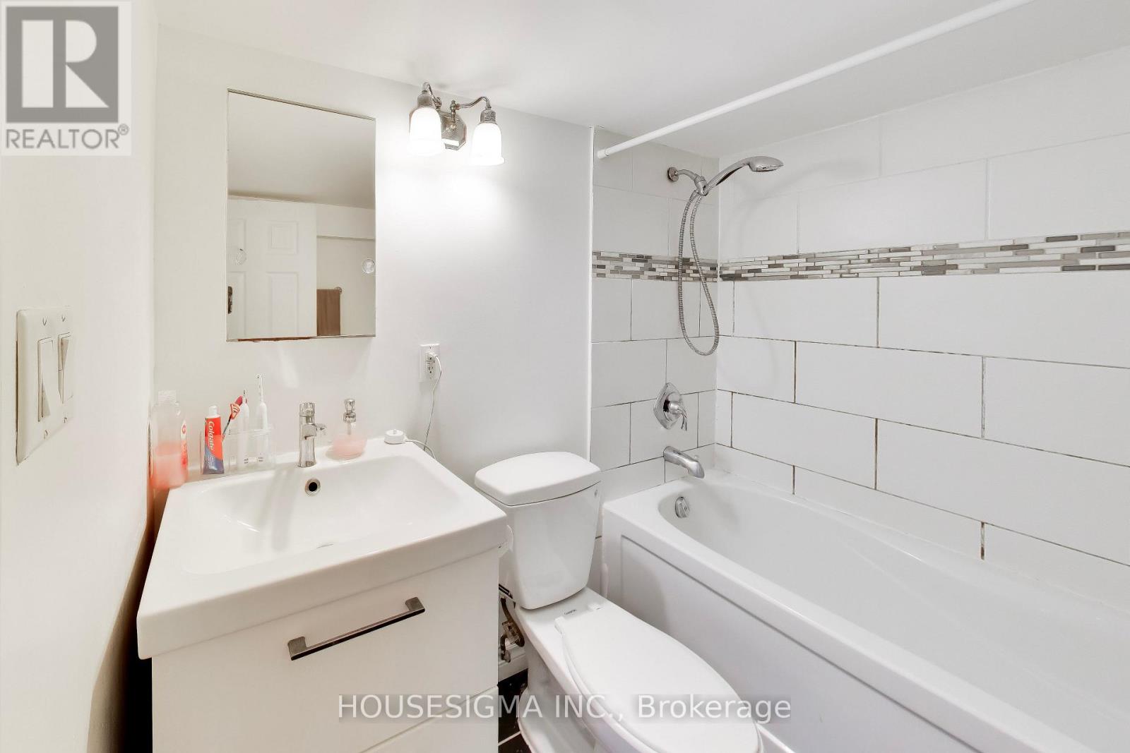 Lower - 152 Linsmore Crescent, Toronto, Ontario M4J 4L2 - Photo 14 - E13665312