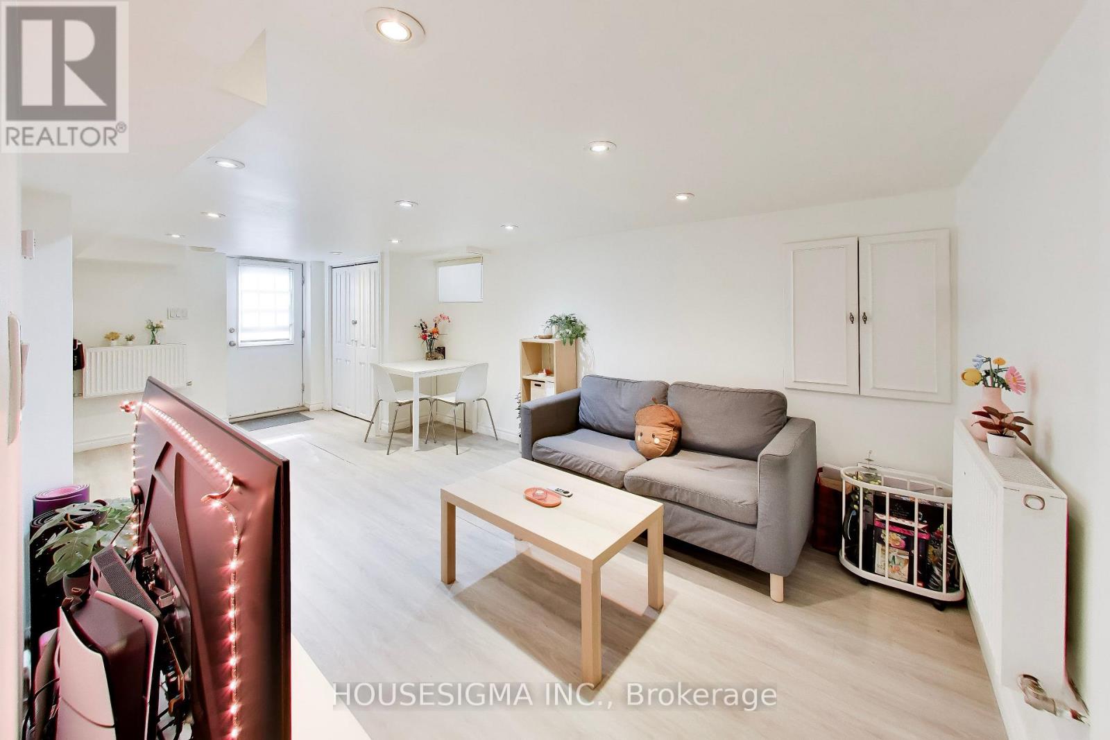 Lower - 152 Linsmore Crescent, Toronto, Ontario M4J 4L2 - Photo 2 - E13665312