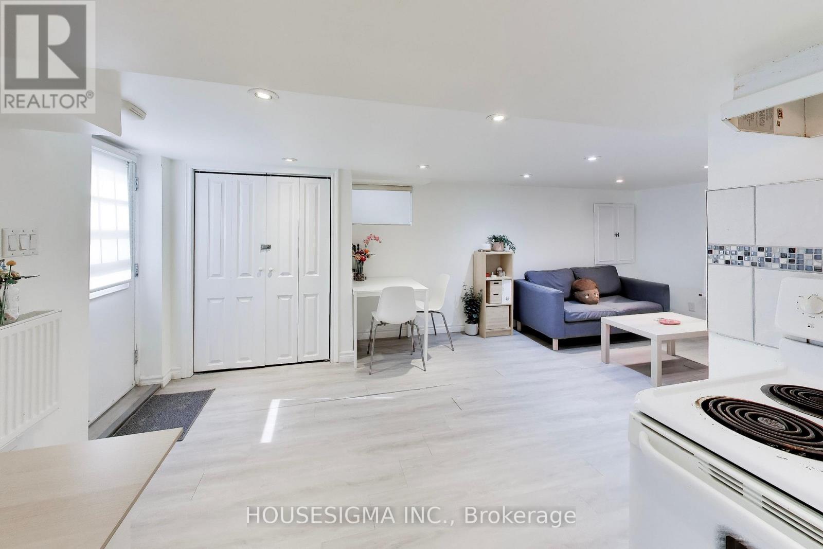 Lower - 152 Linsmore Crescent, Toronto, Ontario M4J 4L2 - Photo 3 - E13665312