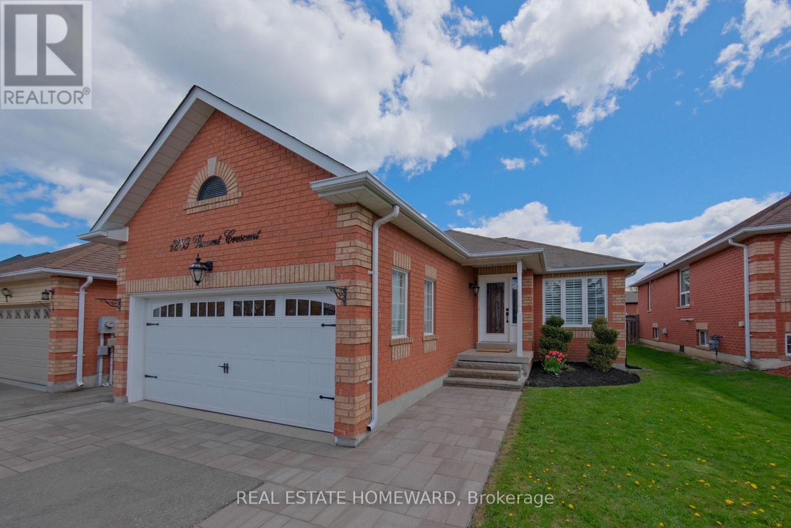 1283 Vincent Crescent, Innisfil, Ontario L9S 1Z6 - Photo 2 - N13665212