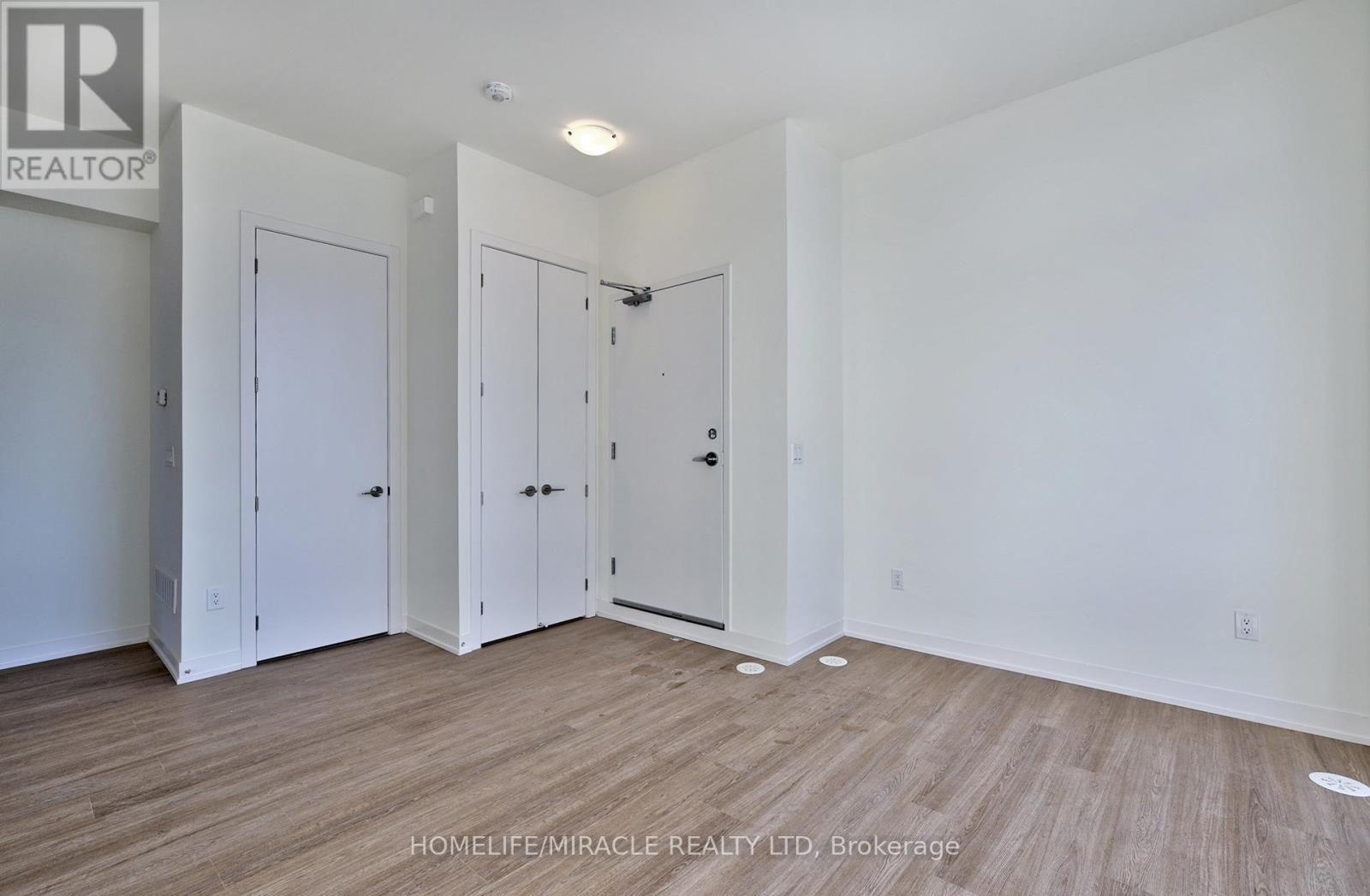 1017 - 14 David Eyer Road, Richmond Hill, Ontario L4S 0N5 - Photo 2 - N13665252
