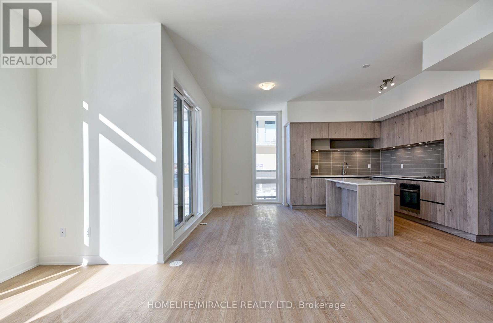 1017 - 14 David Eyer Road, Richmond Hill, Ontario L4S 0N5 - Photo 3 - N13665252