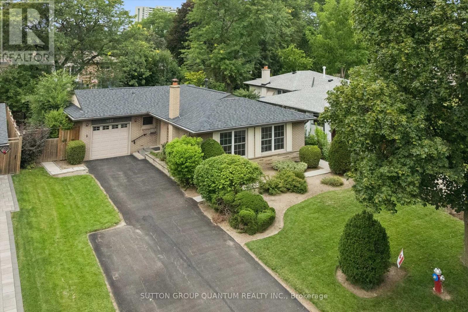 1027 Argus Drive, Mississauga, Ontario  L4Y 2L9 - Photo 3 - W13665254