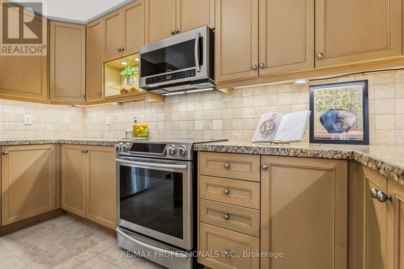 7 Iverson Drive, Brampton, Ontario  L6X 0P4 - Photo 17 - W13665266