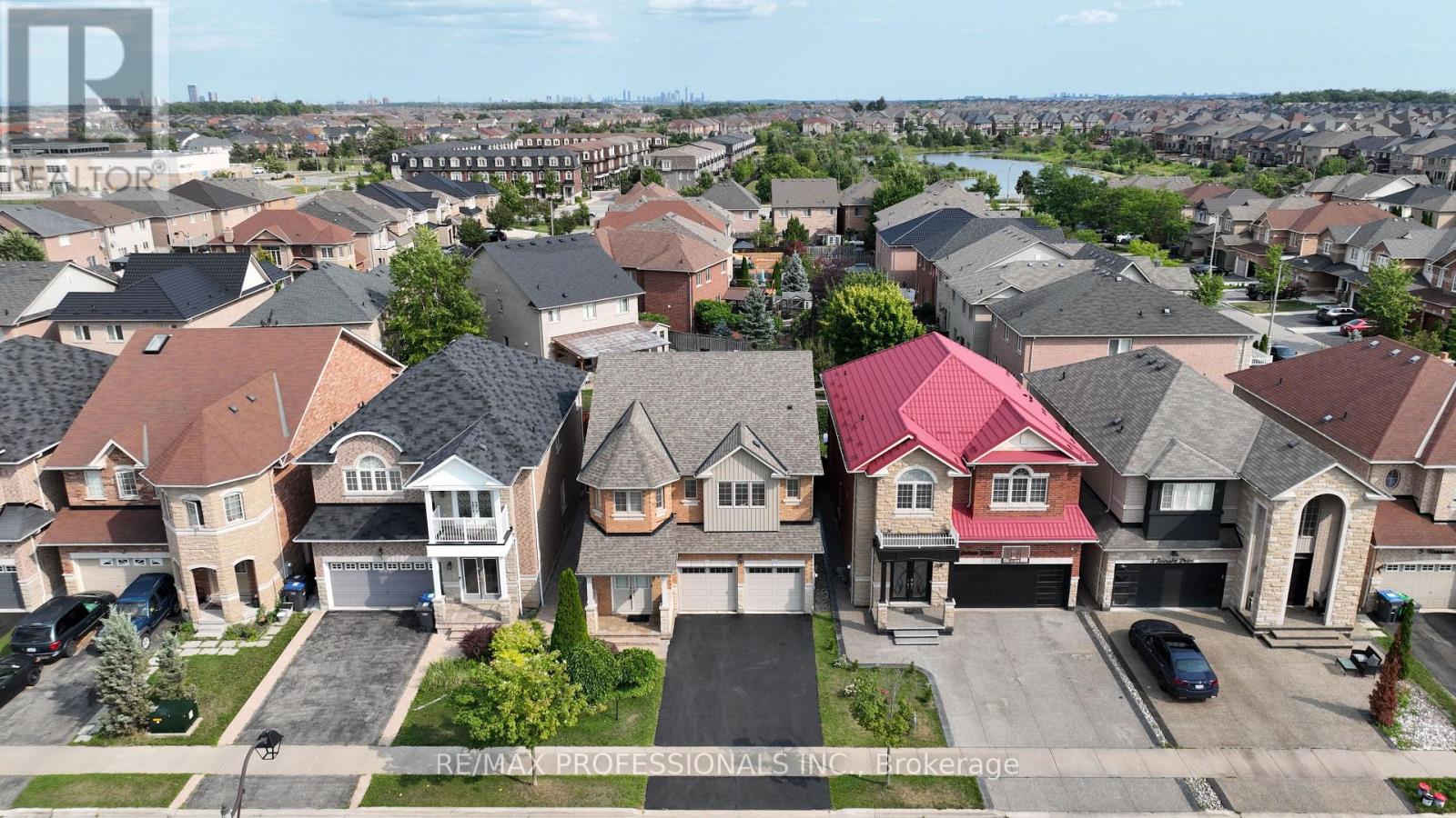 7 Iverson Drive, Brampton, Ontario  L6X 0P4 - Photo 2 - W13665266