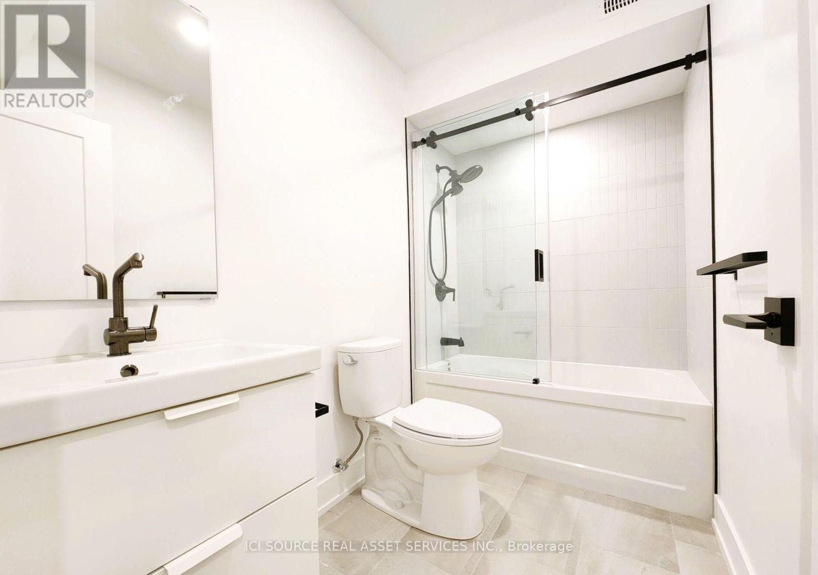 Lower Unit (Unit #1) - 95 Hallam Street, Toronto, Ontario  M6H 1W7 - Photo 8 - W13665300