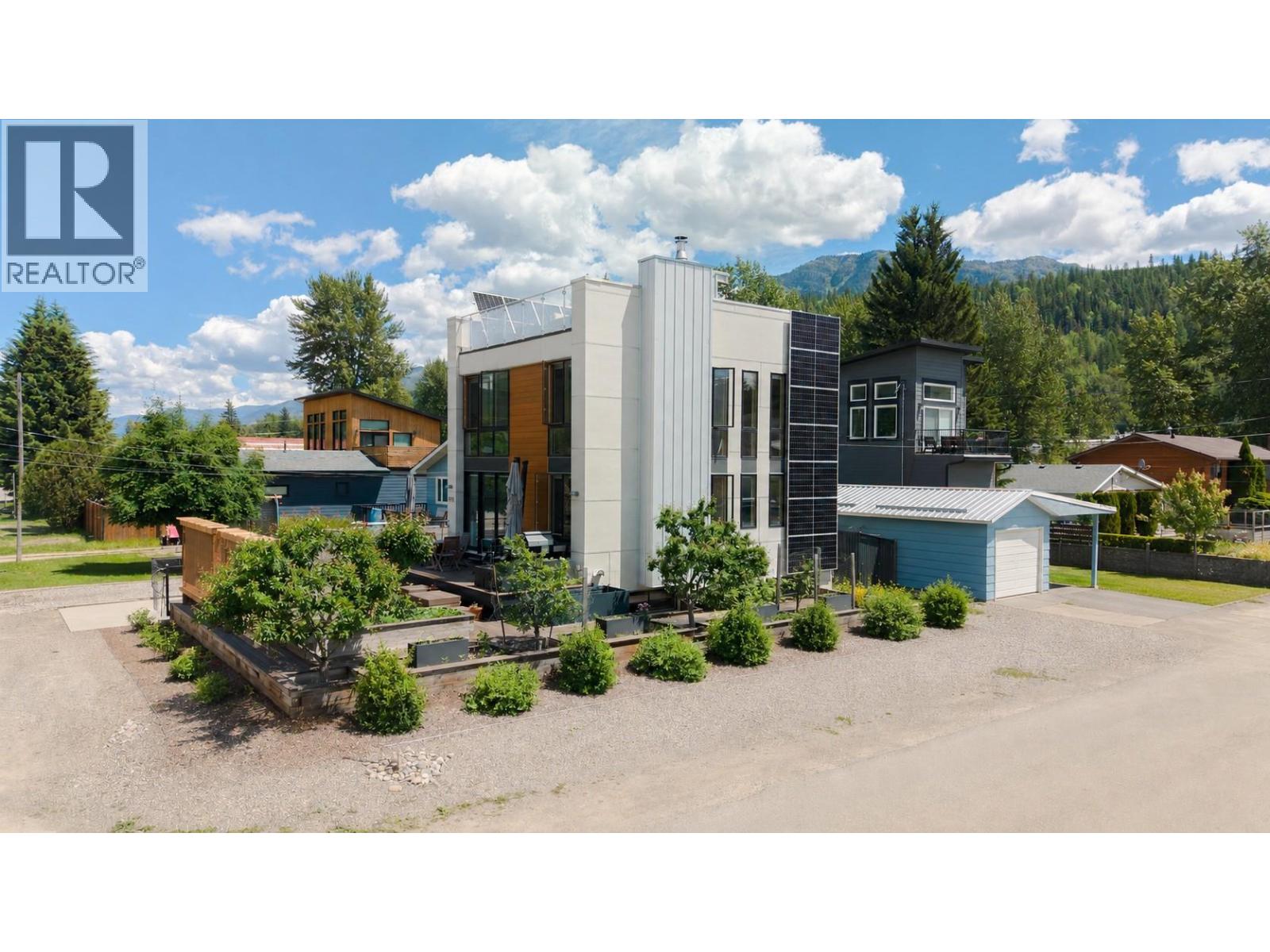 1502 2nd Avenue, Fernie, British Columbia