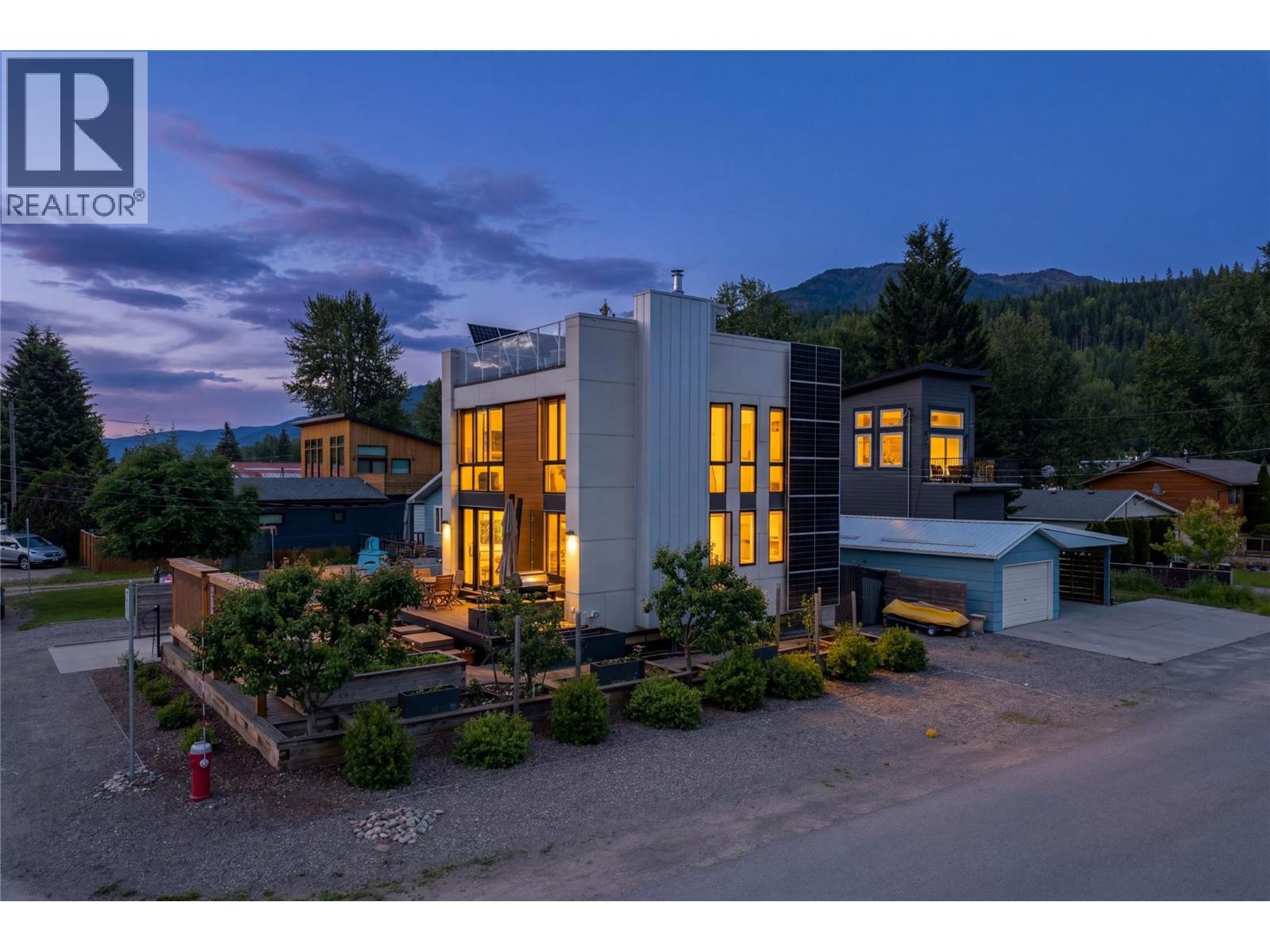 1502 2nd Avenue, Fernie, British Columbia  V0B 1M0 - Photo 76 - 10391917