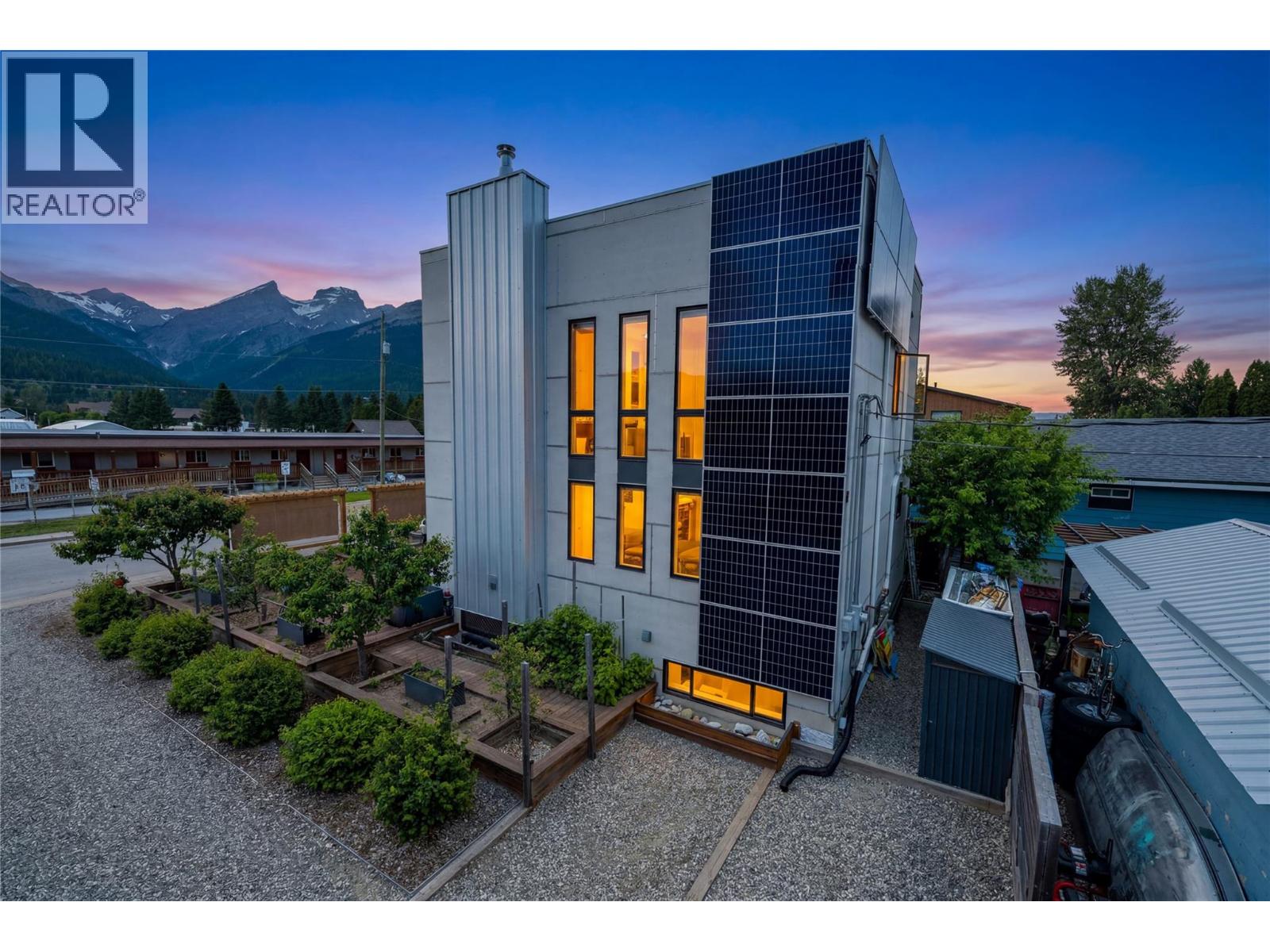 1502 2nd Avenue, Fernie, British Columbia  V0B 1M0 - Photo 77 - 10391917