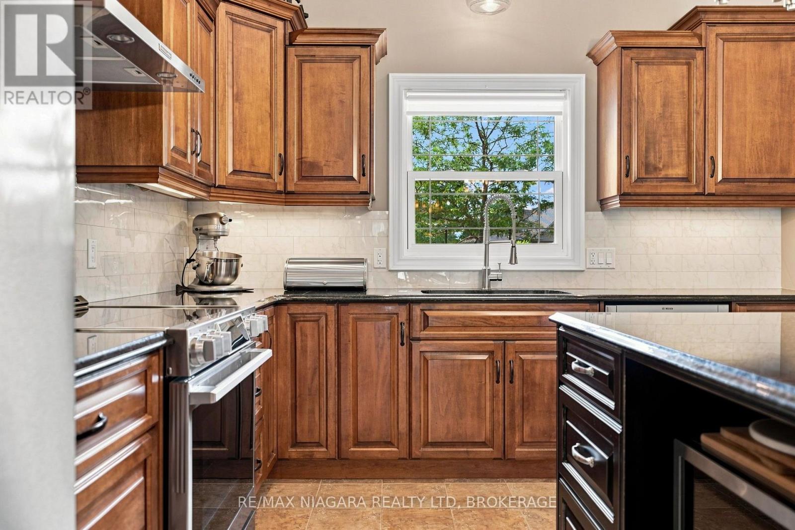 5477 Attema Crescent, West Lincoln, Ontario  L0R 1Y0 - Photo 13 - X13665120