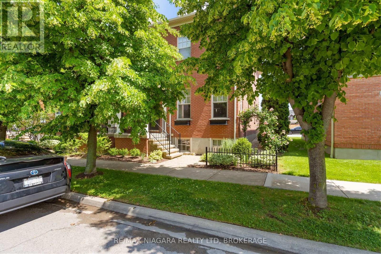 96 Garrison Village Drive, Niagara-On-The-Lake, Ontario  L0S 1J0 - Photo 2 - X13664778