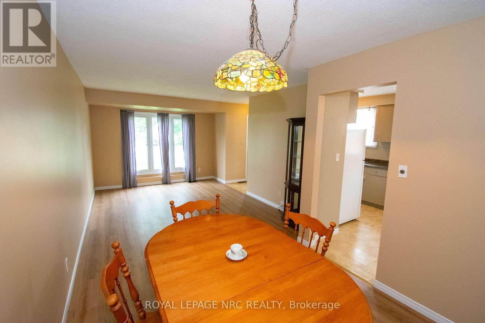 70 Oxford Street, St. Catharines, Ontario  L2P 3T6 - Photo 9 - X13665362