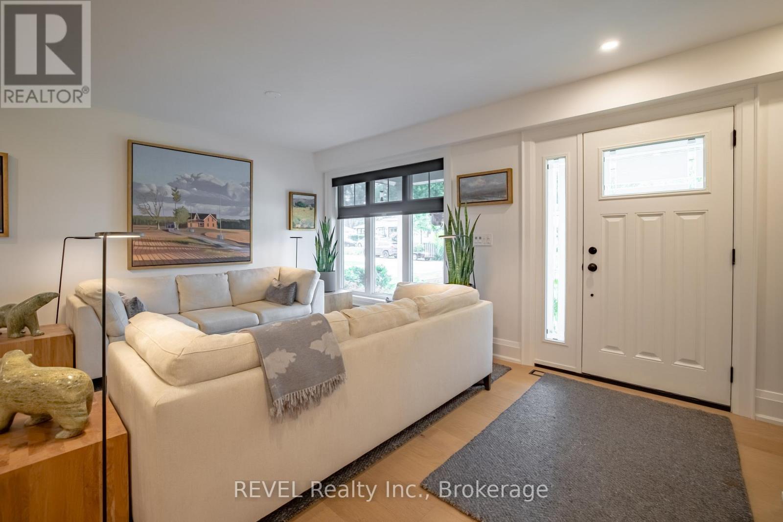 74 Montgomery Road, Welland (N. Welland), Ontario  L3C 2Y3 - Photo 4 - X13665366