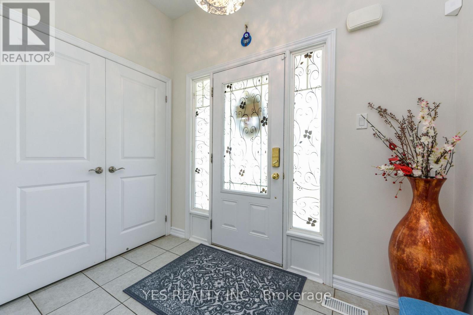 10 Masken Circle, Brampton, Ontario  L7A 4J2 - Photo 2 - W13665360