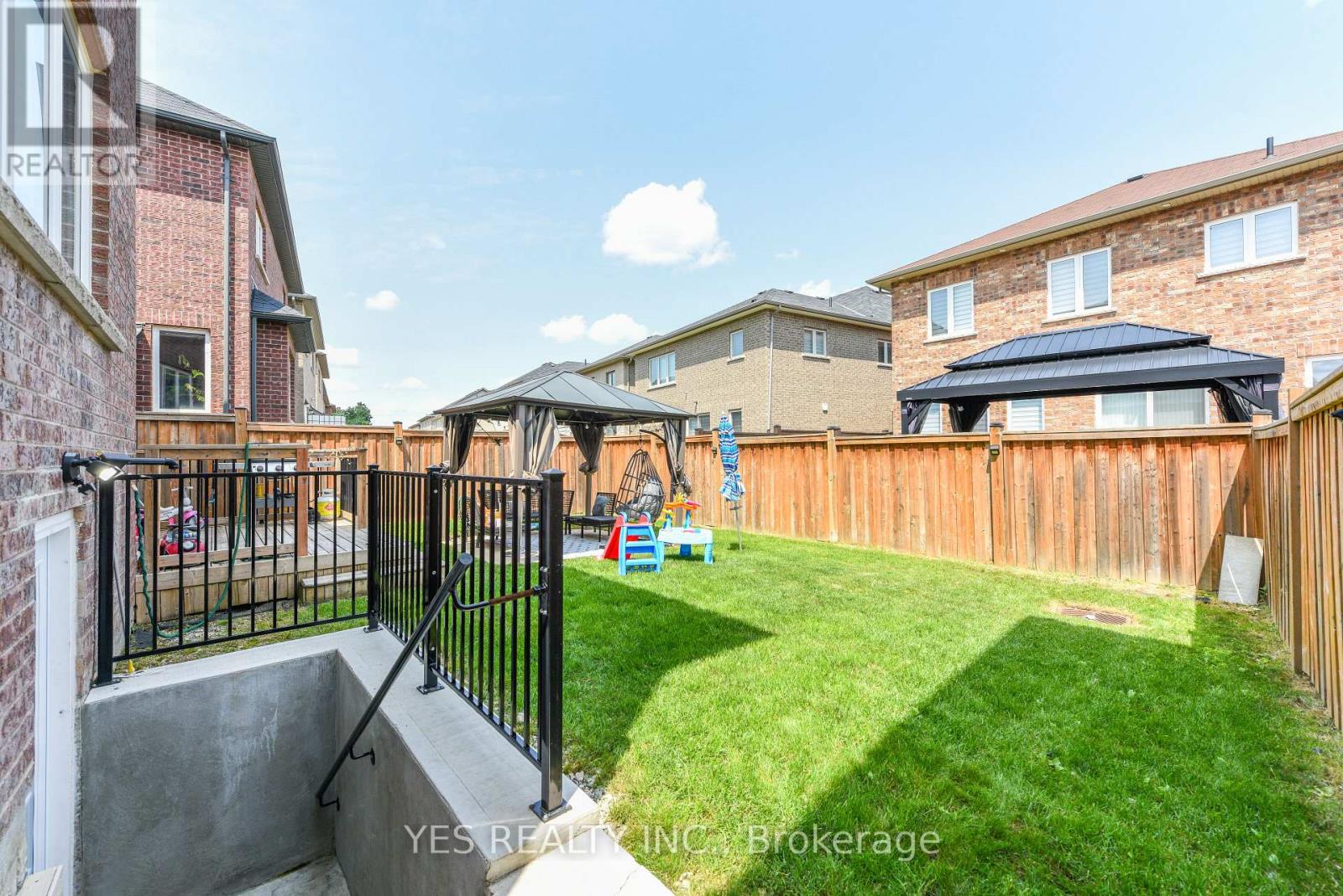 10 Masken Circle, Brampton, Ontario  L7A 4J2 - Photo 45 - W13665360