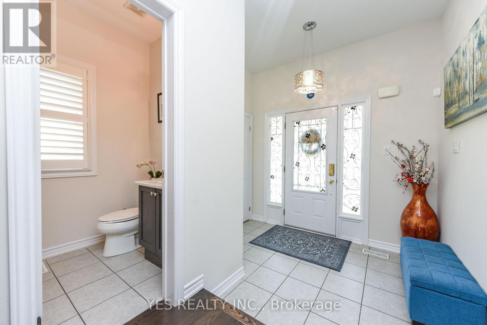 10 Masken Circle, Brampton, Ontario  L7A 4J2 - Photo 5 - W13665360