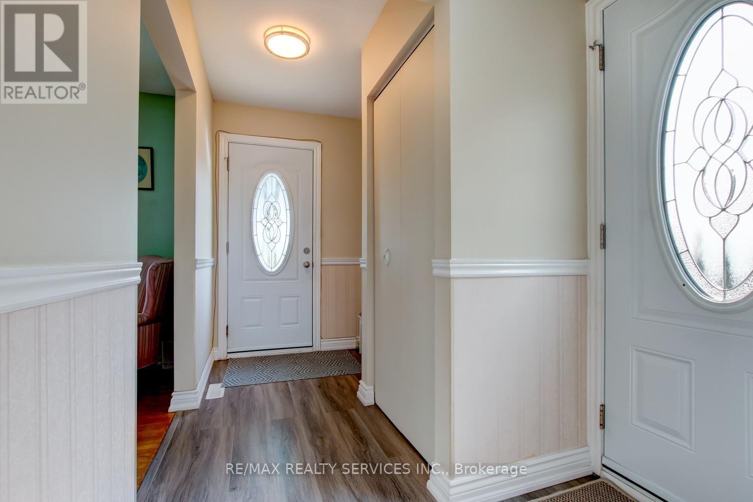 21 Finchgate Boulevard, Brampton, Ontario L6T 3H7 - Photo 2 - W13665386