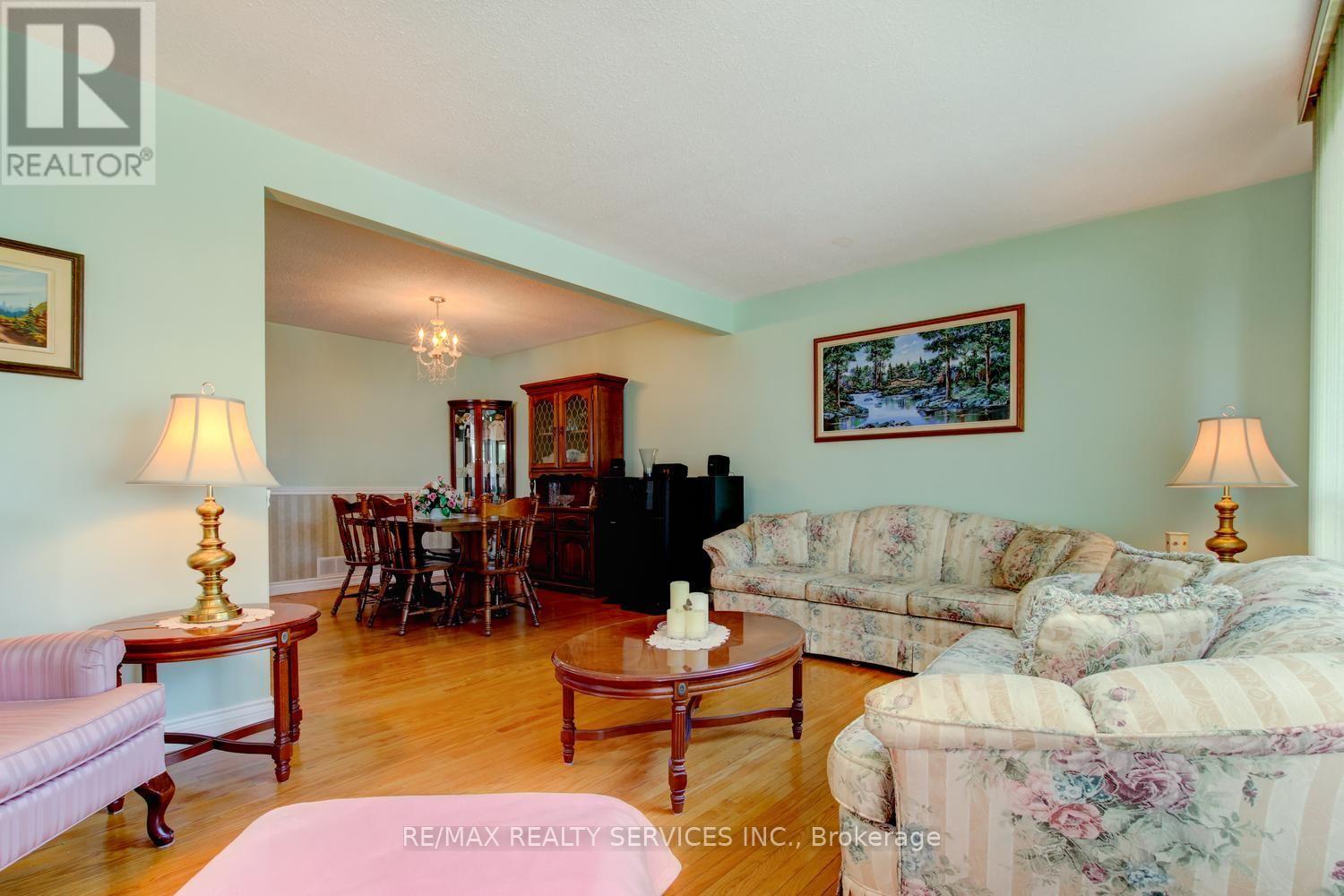 21 Finchgate Boulevard, Brampton, Ontario L6T 3H7 - Photo 4 - W13665386