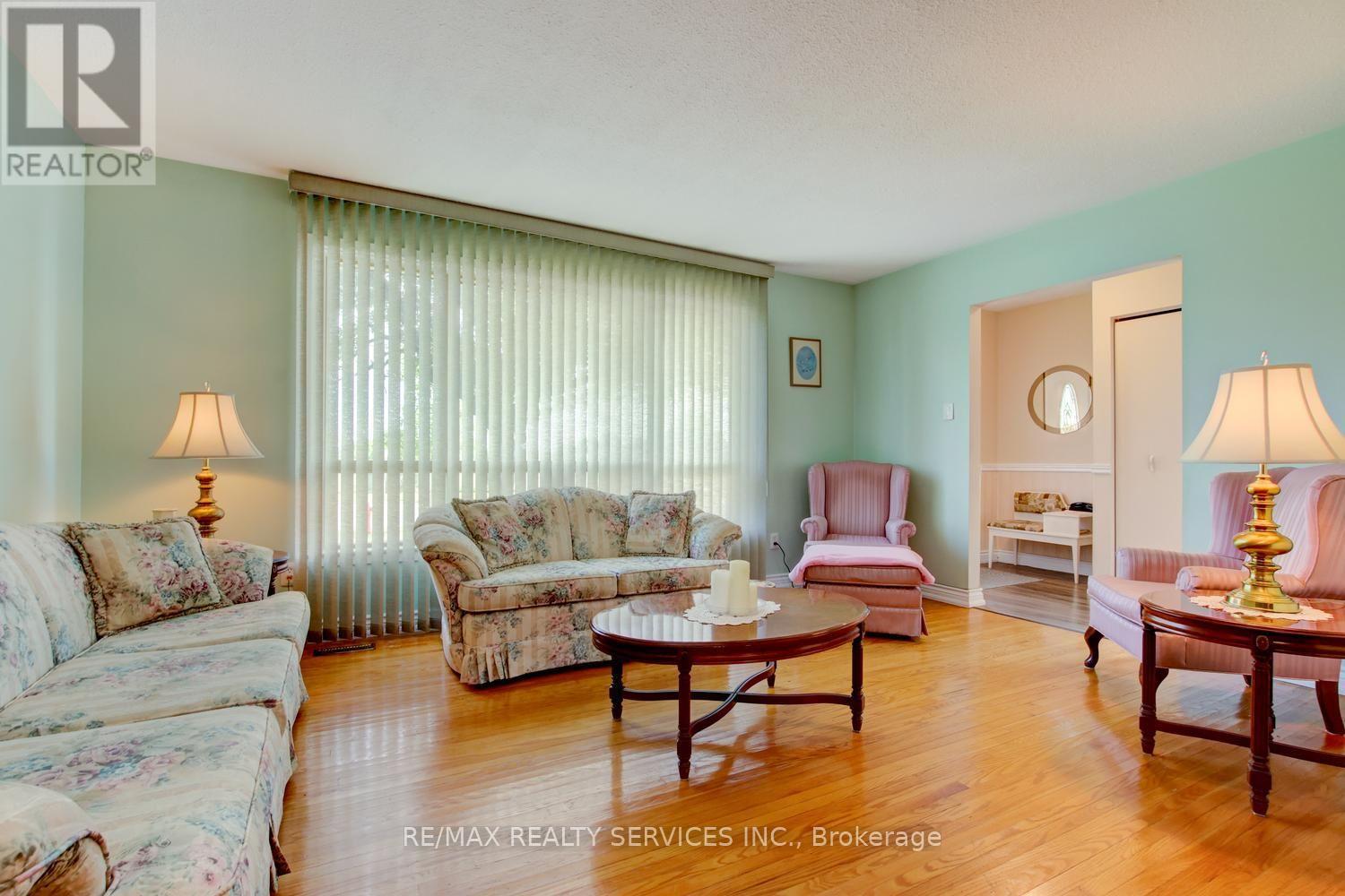 21 Finchgate Boulevard, Brampton, Ontario L6T 3H7 - Photo 5 - W13665386
