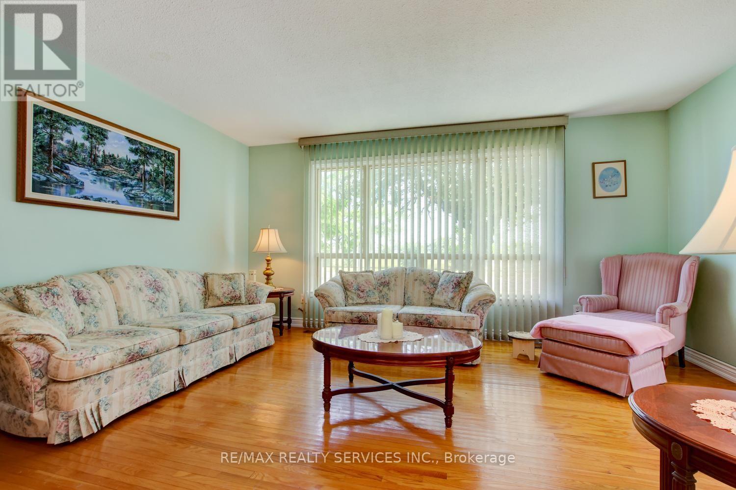 21 Finchgate Boulevard, Brampton, Ontario L6T 3H7 - Photo 6 - W13665386