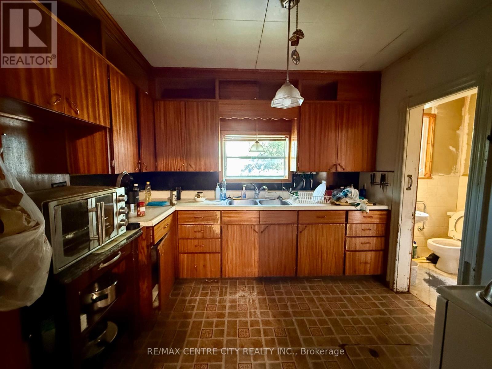 240 King Street, Lucan Biddulph, Ontario  N0M 1V0 - Photo 15 - X13665406