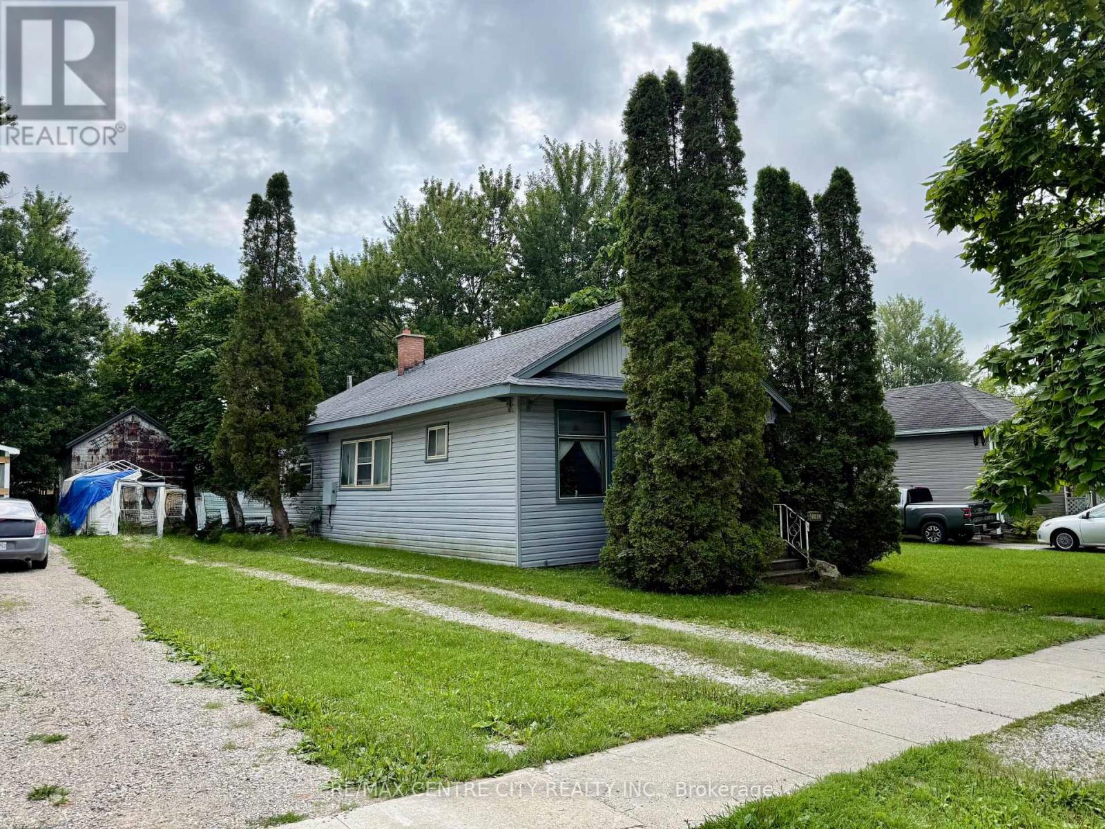 240 King Street, Lucan Biddulph, Ontario  N0M 1V0 - Photo 3 - X13665406