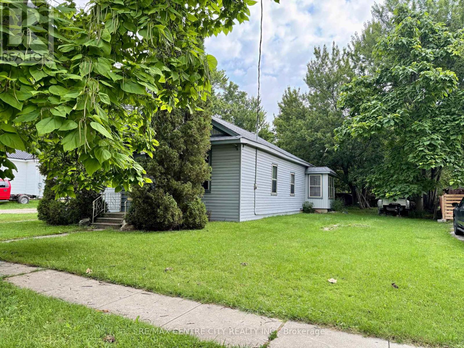 240 King Street, Lucan Biddulph, Ontario  N0M 1V0 - Photo 4 - X13665406