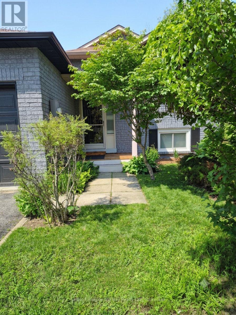 6 Donald Crescent, Wasaga Beach, Ontario  L9Z 1E1 - Photo 2 - S13568504