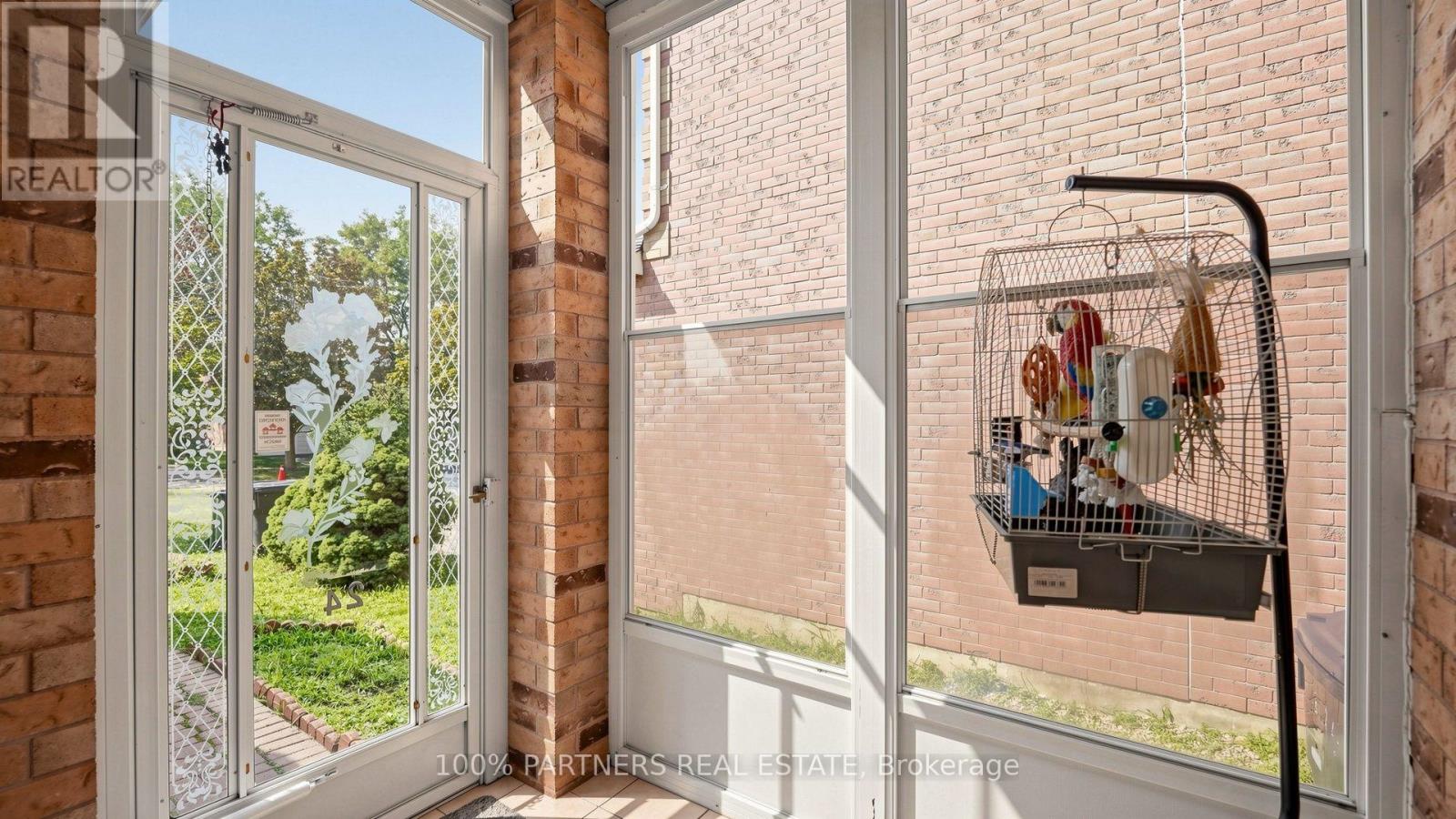 24 Cascaden Street, Toronto, Ontario  M1V 5L7 - Photo 4 - E13665398