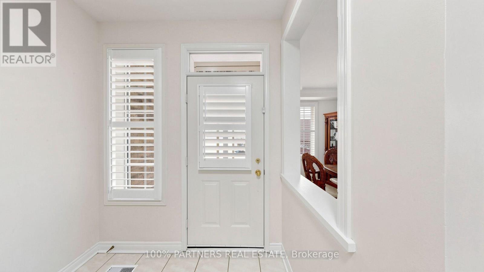 24 Cascaden Street, Toronto, Ontario  M1V 5L7 - Photo 5 - E13665398