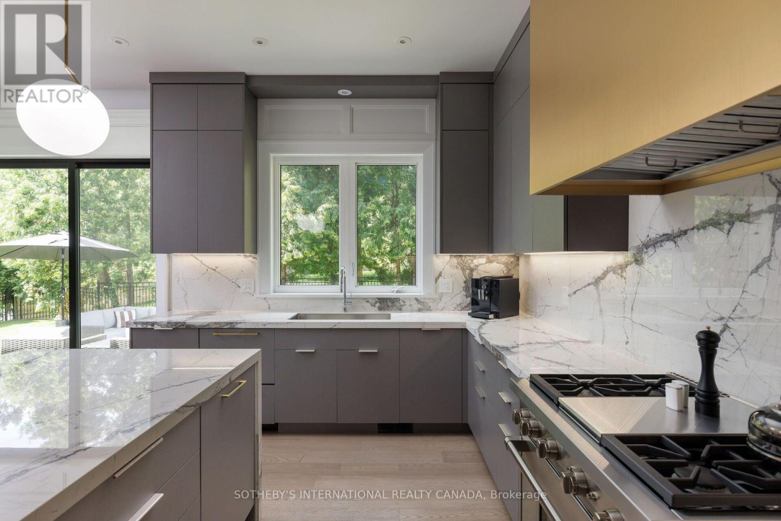 2b Fairway Road, Toronto, Ontario  M9A 5E9 - Photo 14 - W13665400